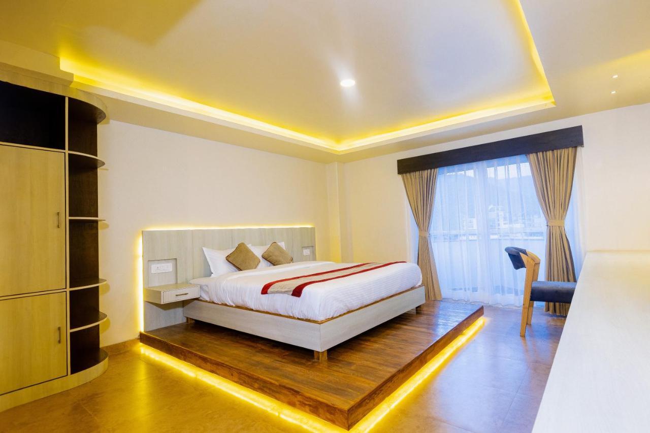 Poms Penthouse Apartment Pokhara Exterior photo