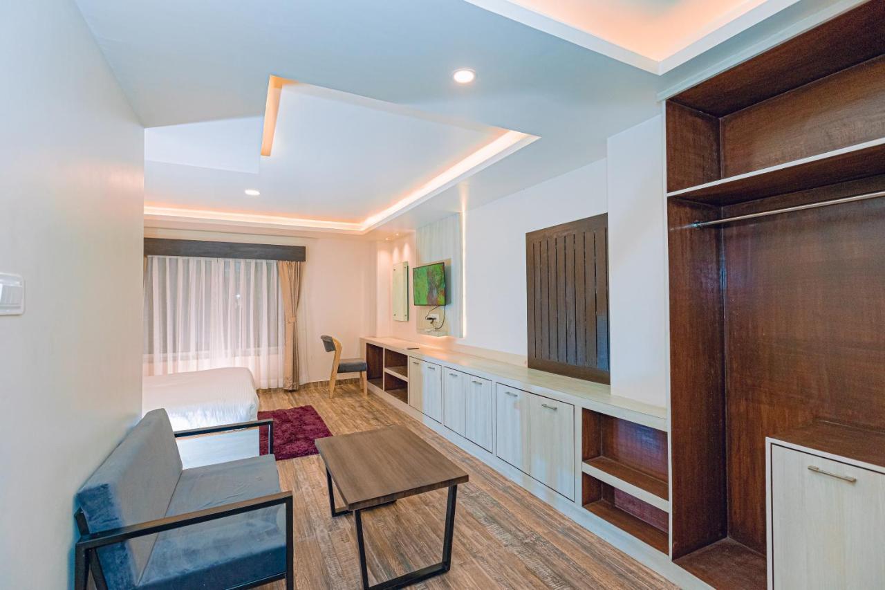 Poms Penthouse Apartment Pokhara Exterior photo
