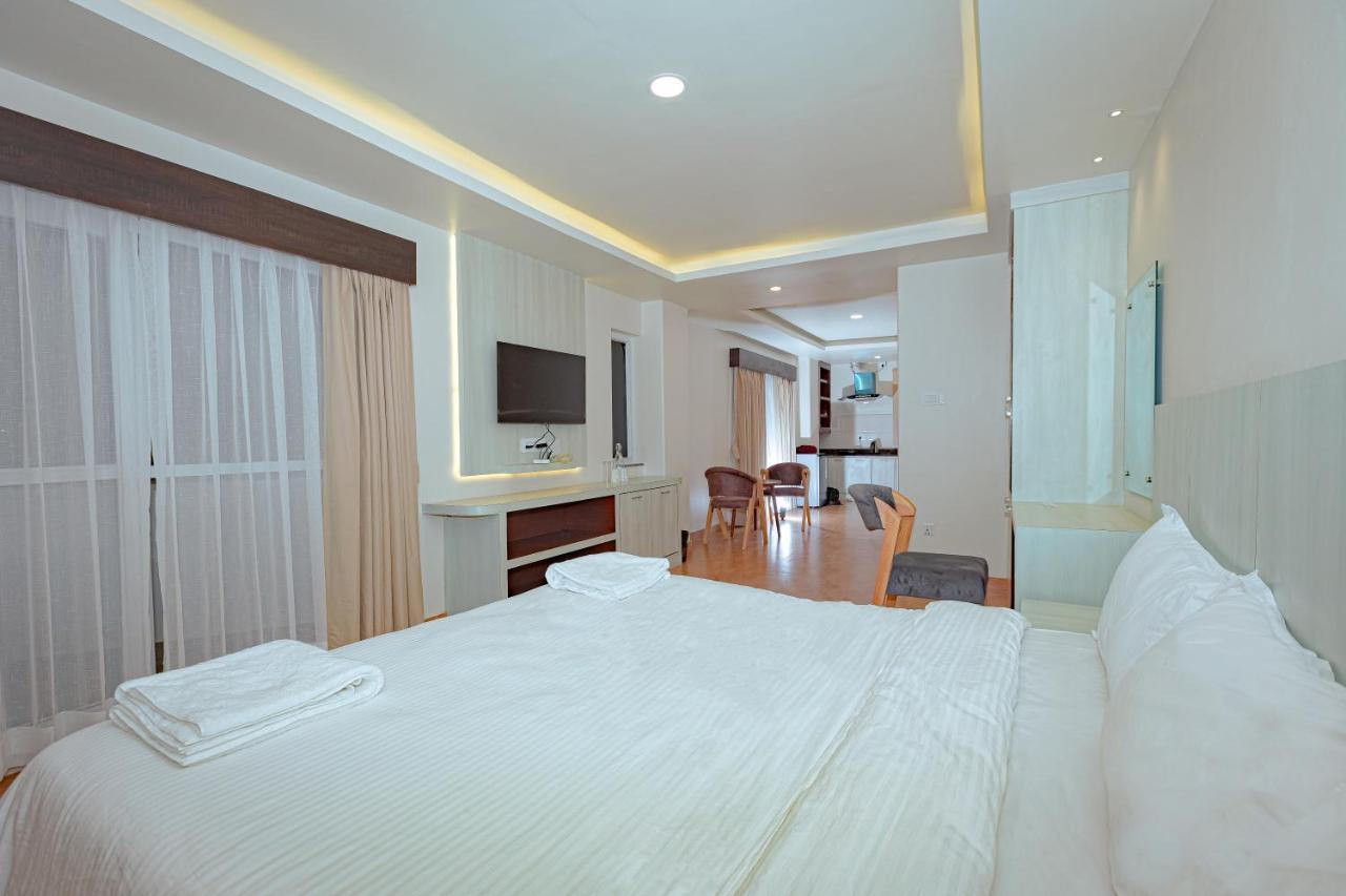 Poms Penthouse Apartment Pokhara Exterior photo